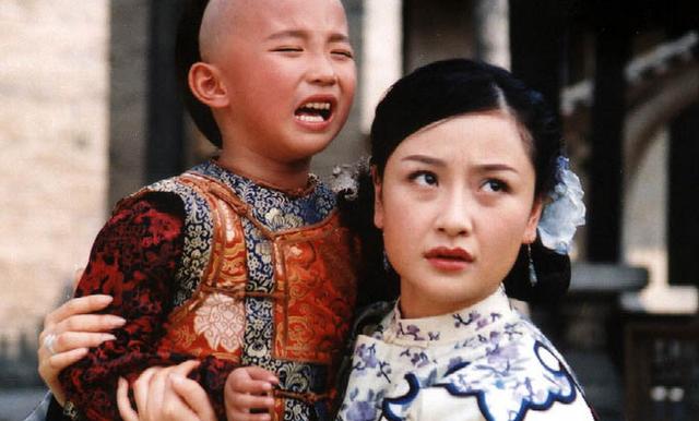2005年出演的《京华烟云》也是一部经典,饰演曼妮.
