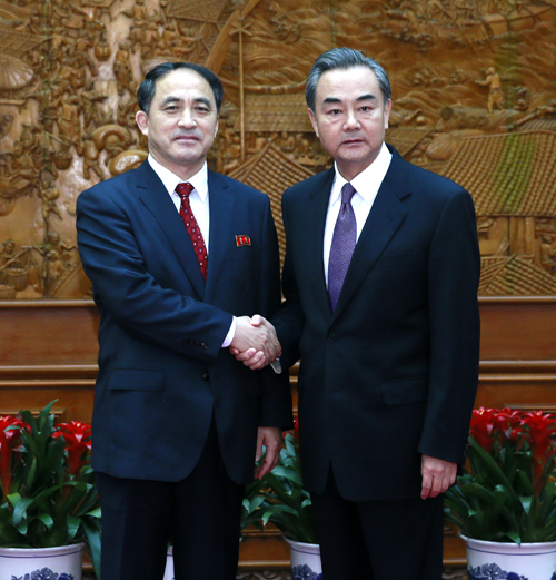  2017年3月1日，外交部长王毅会见来华访问的朝鲜外务省副相李吉成。