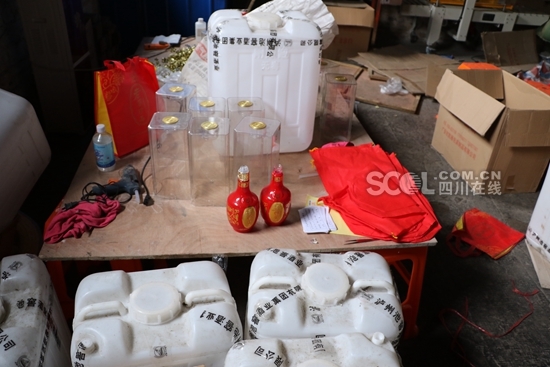散装白酒充当名酒 广安查获制假窝点