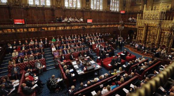 英国上议院拒绝批准政府的脱欧法案 要求修改