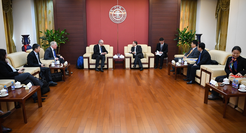 挪威科技大学校长代表团访问上海交大[图]