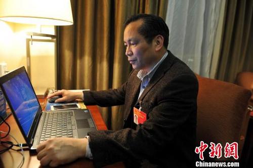 全国人大代表、江西省归国华侨联合会原副主席陈世春(资料图)。记者 刘占昆　摄