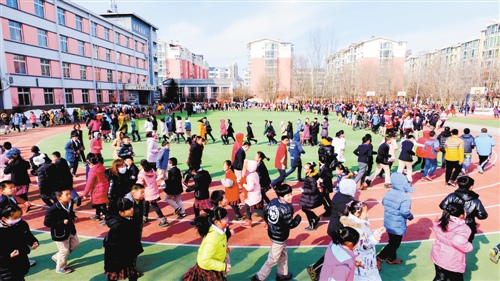 两会教育议题关键词:改革考核机制 调整财政投