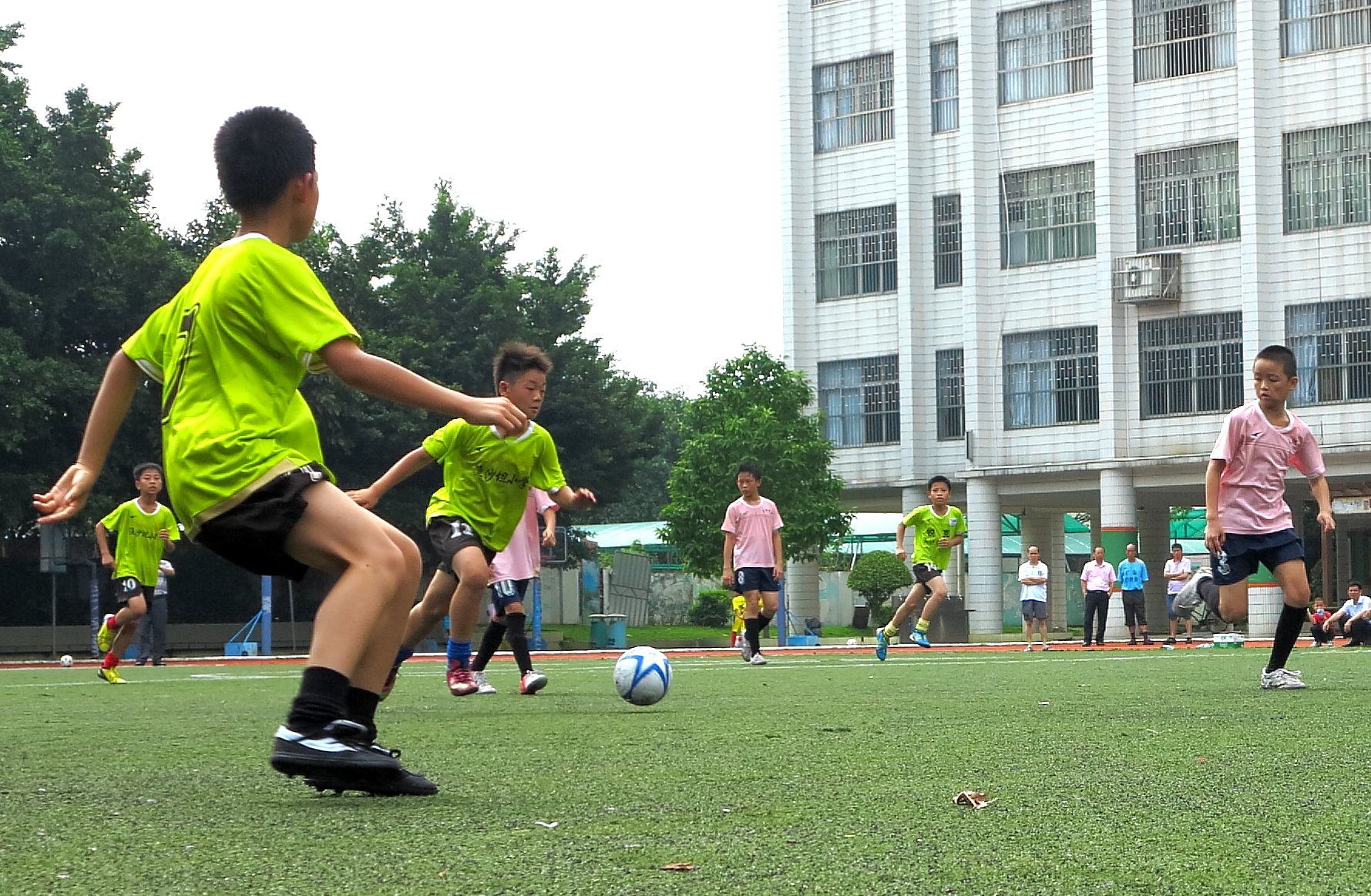 成实外教育深V走势迎来业绩大涨 34亿还款优