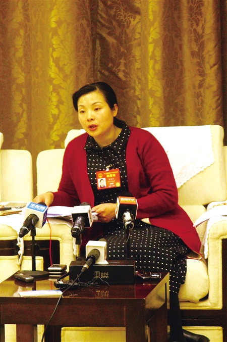 全国人大代表,武隆区区委书记何平全国人大代表,市农业科学院院长