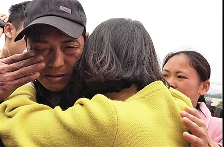 31年前丢失时她还是个婴儿 网友帮她找到父母