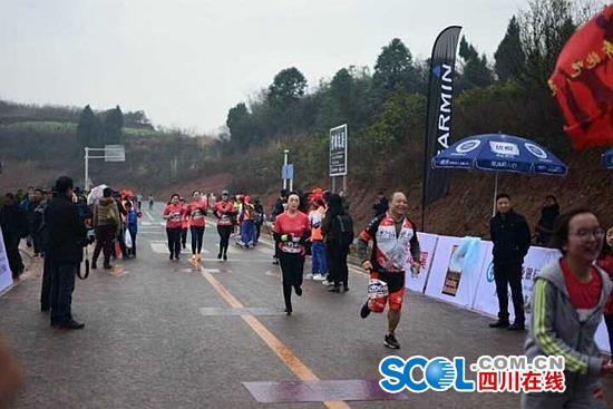 首届金堂县龙泉山城市森林公园山地半程马拉松