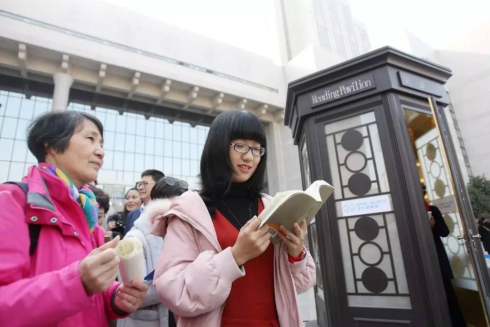 网红界的一股清流,朗读亭里的3分钟和朗读亭外