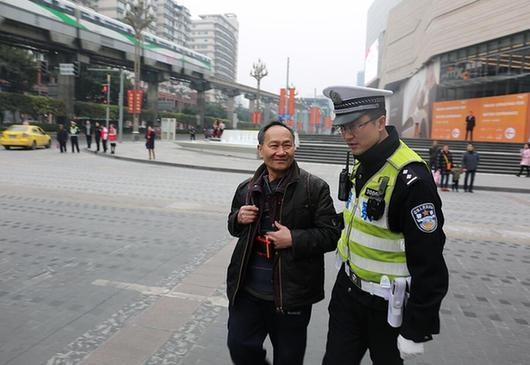 九龙坡警方开展学雷锋志愿服务活动 20名志愿