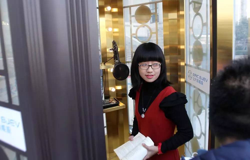 网红界的一股清流,朗读亭里的3分钟和朗读亭外