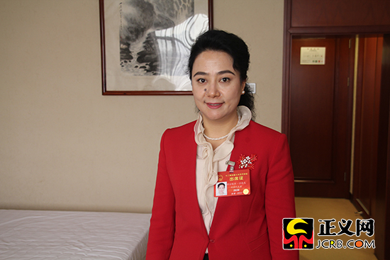 穆合塔拜·沙迪克代表建议:给法治副校长们定