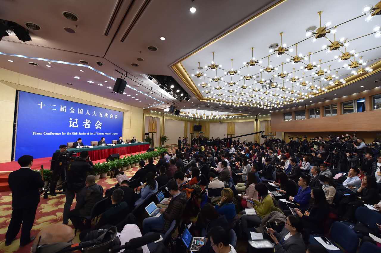 肖捷回应12个财税热点问题 加大农业扶贫社保