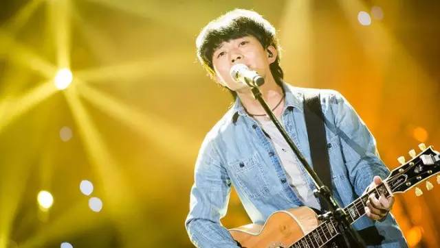 把《成都》唱火的赵雷,你活在大清朝?三十岁的