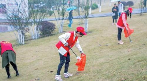 永川:学雷锋 学生志愿者在行动