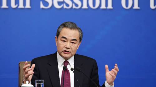 男神外长王毅:记者会透出的五点不易与从容_