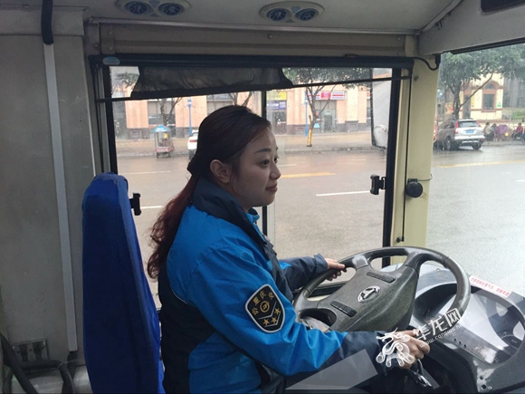 开公交7年服务零投诉 这位女司机的车你坐过吗?