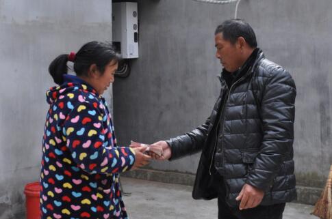 徐州一村民遇车祸 乡亲们一天筹集33万元救命钱