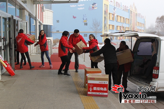 新疆中粮可口可乐开展儿童福利院春季慰问活动