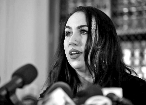 裸照丑闻发酵 女兵愤而发声|女兵|裸照|丑闻