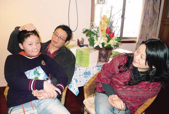 麦家说起来满怀自豪,什么人身上有多少根骨头,多少根头发啊等等.