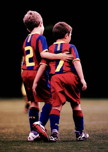 作为家长,应该如何正确引导孩子对足球的兴趣