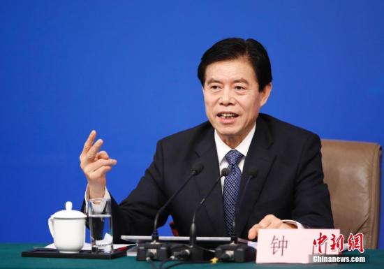 3月11日,十二届全国人大五次会议新闻中心举行记者会,主题是“改革开放调结构 创新驱动促发展”,商务部部长钟山出席并回答中外记者的提问。<a target='_blank' href='http://www.chinanews.com/'>中新社</a>记者 杜洋 摄