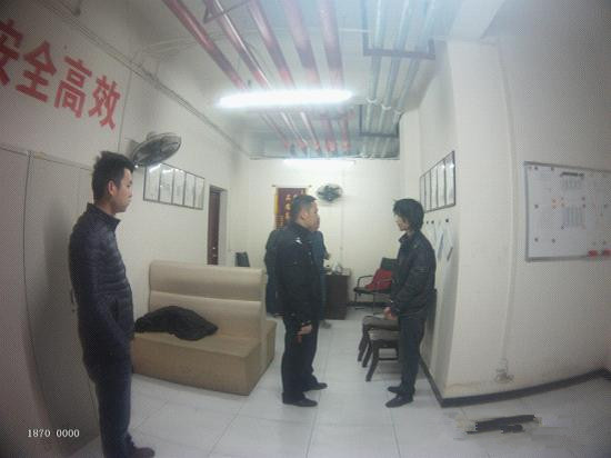 二十岁小伙子盯上儿童游戏机里的硬币 原是好