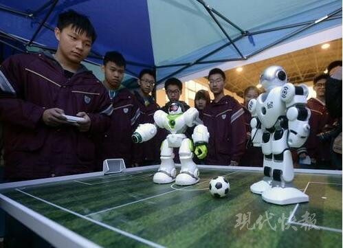 南京市级校园足球特色学校明年将增至240所_