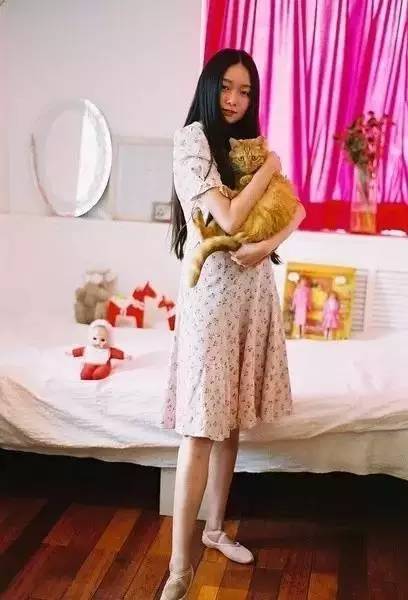 晚晚穿内衣_美女只穿内衣
