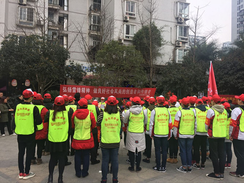 渝北:弘扬雷锋精神 志愿者与你同行