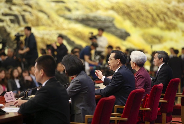  李克強總理在記者會上回答問題   攝影\中新社劉震