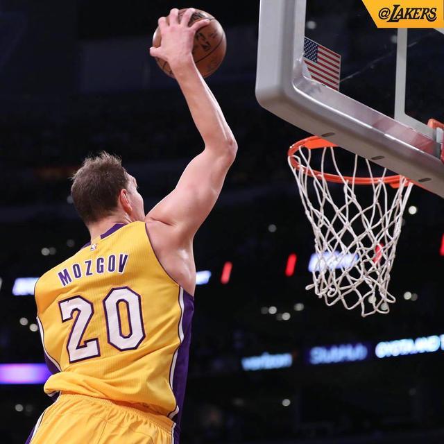 为什么湖人是豪门?千万身价球员提前被停赛,坐