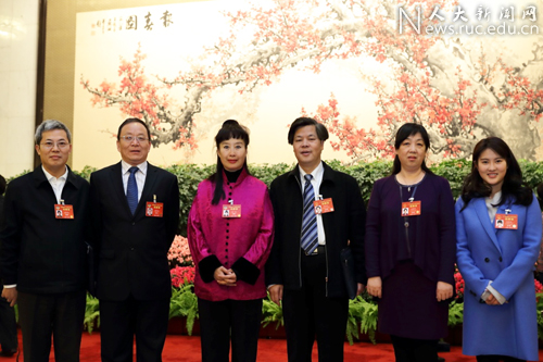中国人民大学师生参加2017年全国两会 积极
