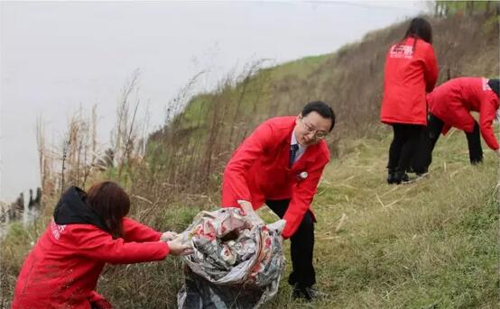 伍子醉开展学习雷锋,助力创建全国文明县城活