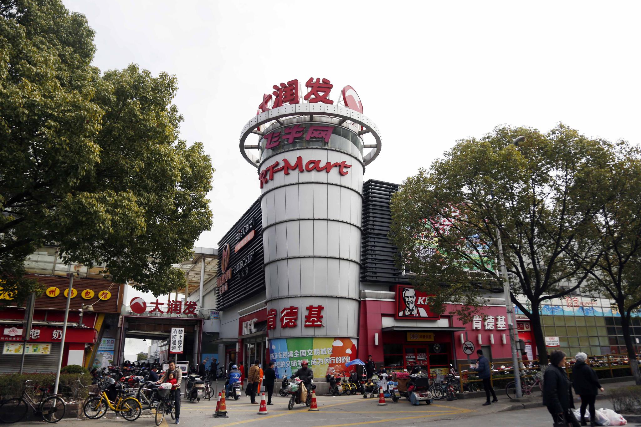 位于上海闵行区的大润发港澳店将于3月24日结束营业,关店原因与所在