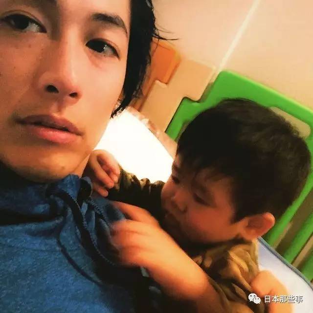 “主任”藤冈靛第三个孩子平安出生!这一家子的画风太幸福惹……