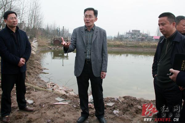 3月16日下午,湖南省安乡县委书记张阳到深柳镇对官陵湖河湖连通工程