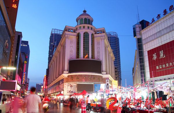 从芦淞服饰看中国服装市场的“小心”