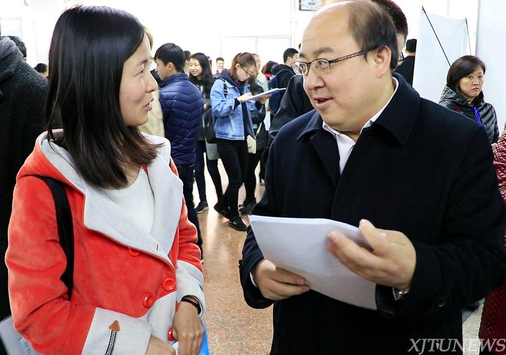 西安交大2017届毕业生春季大型招聘会举行