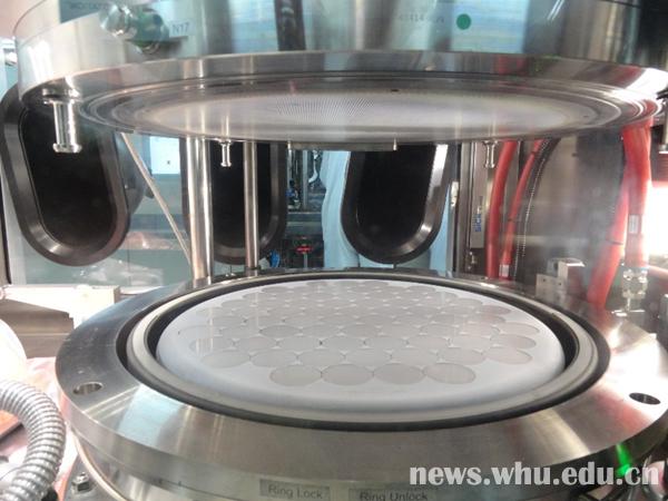 紫外发光二极管何时效率最高?