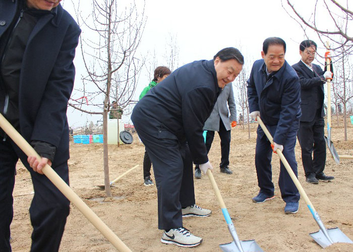 陕西党政领导参加义务植树活动