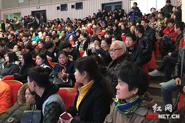 张天甫开讲声乐大课堂 听众爆棚场外开网络直