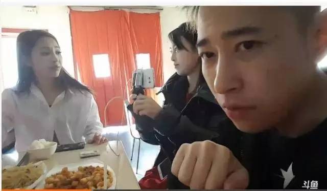 我们都是活雷锋:直播平台最近正能量爆棚!