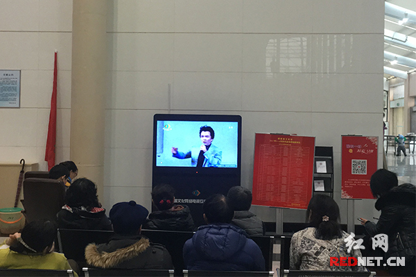 张天甫开讲声乐大课堂 听众爆棚场外开网络直