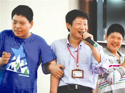 成都好人胡斌 让脑瘫孩子们有尊严有品质地活