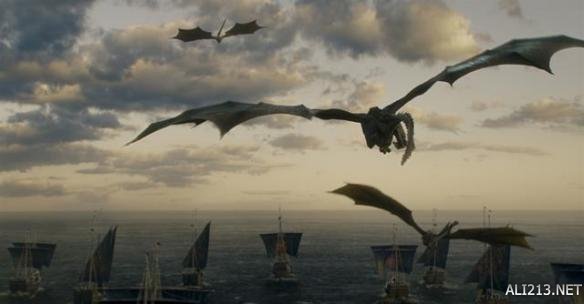 《权力的游戏》第七季龙妈开挂 巨龙大小堪比