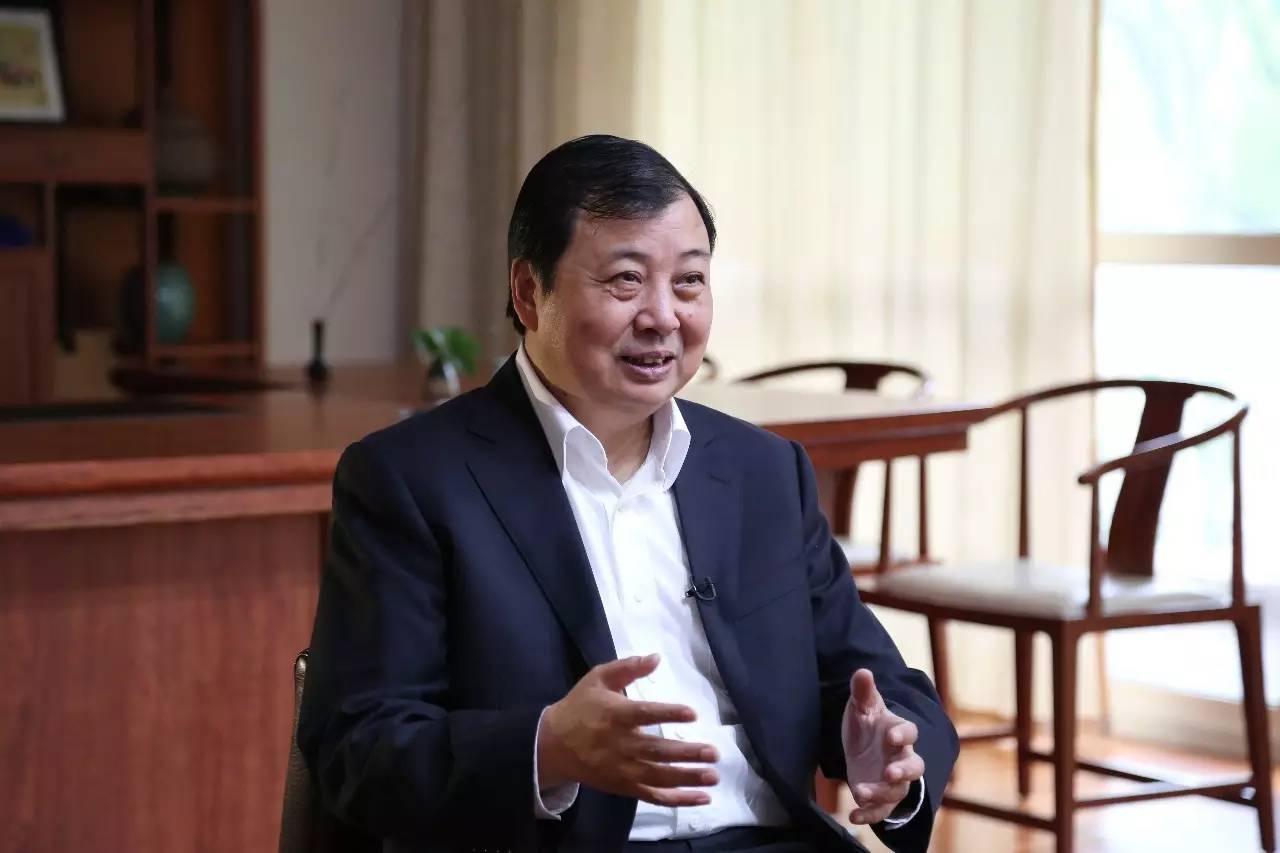 吴协恩:华西村改革拿自己开刀