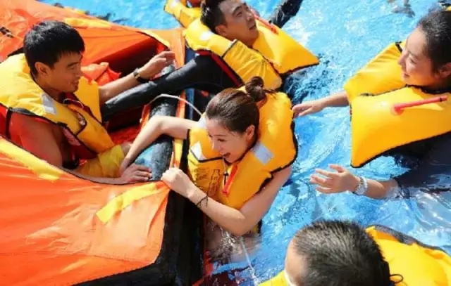 青岛航校2017首次WS海上安全求生培训班圆满