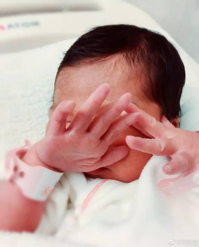 贾静雯生三胎了!听说都在夸修杰楷?我表示不同