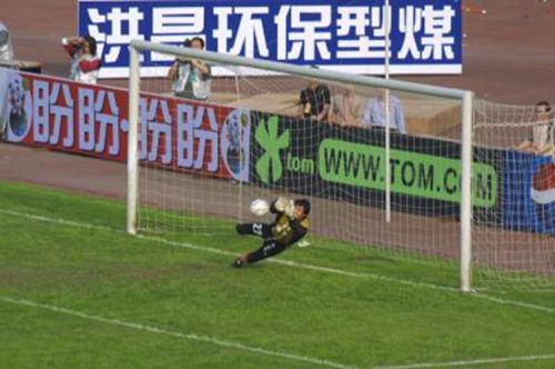 鲁能记忆如山之红牌故事:舒畅无奈手球背锅_新